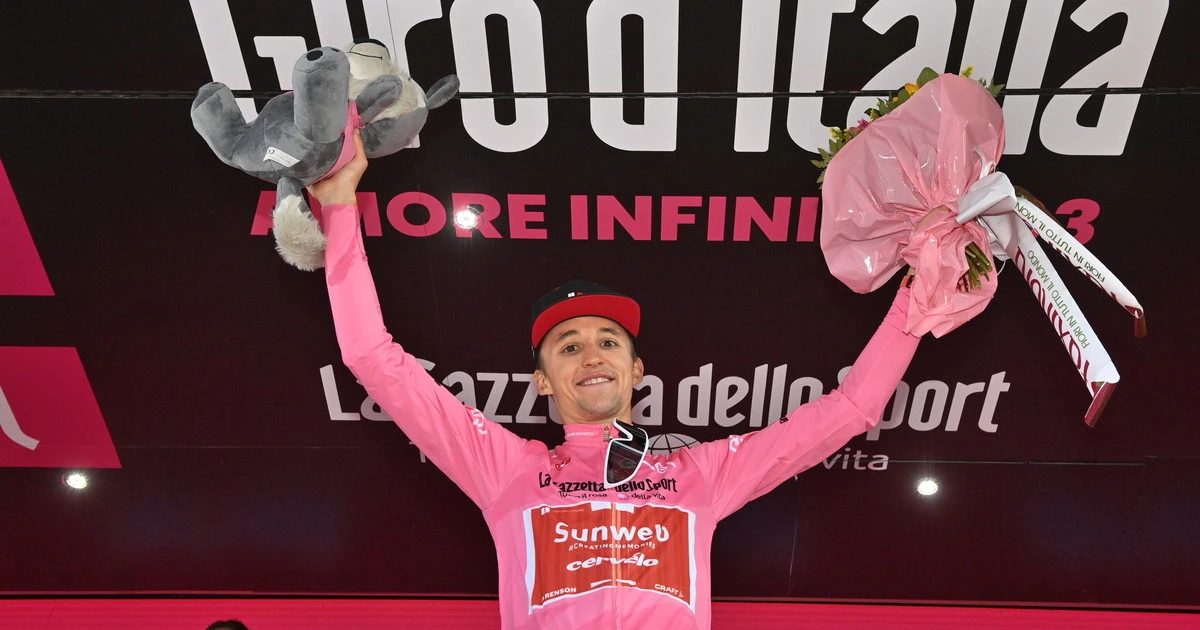 Giro d'Italia, maglia rosa a Hindley: solo 48 centesimi di vantaggio su Hart. Decisiva domani la crono finale di Milano