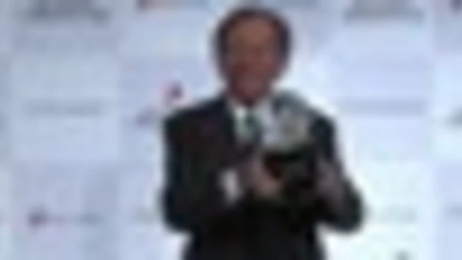 Julio Iglesias denunciato per violenza sessuale dalle sue domestiche