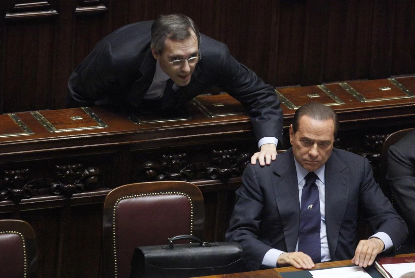 Silvio Berlusconi, il diktat di Niccolò Ghedini: "Adesso basta, non si può fare". Tragico rischio giudiziario