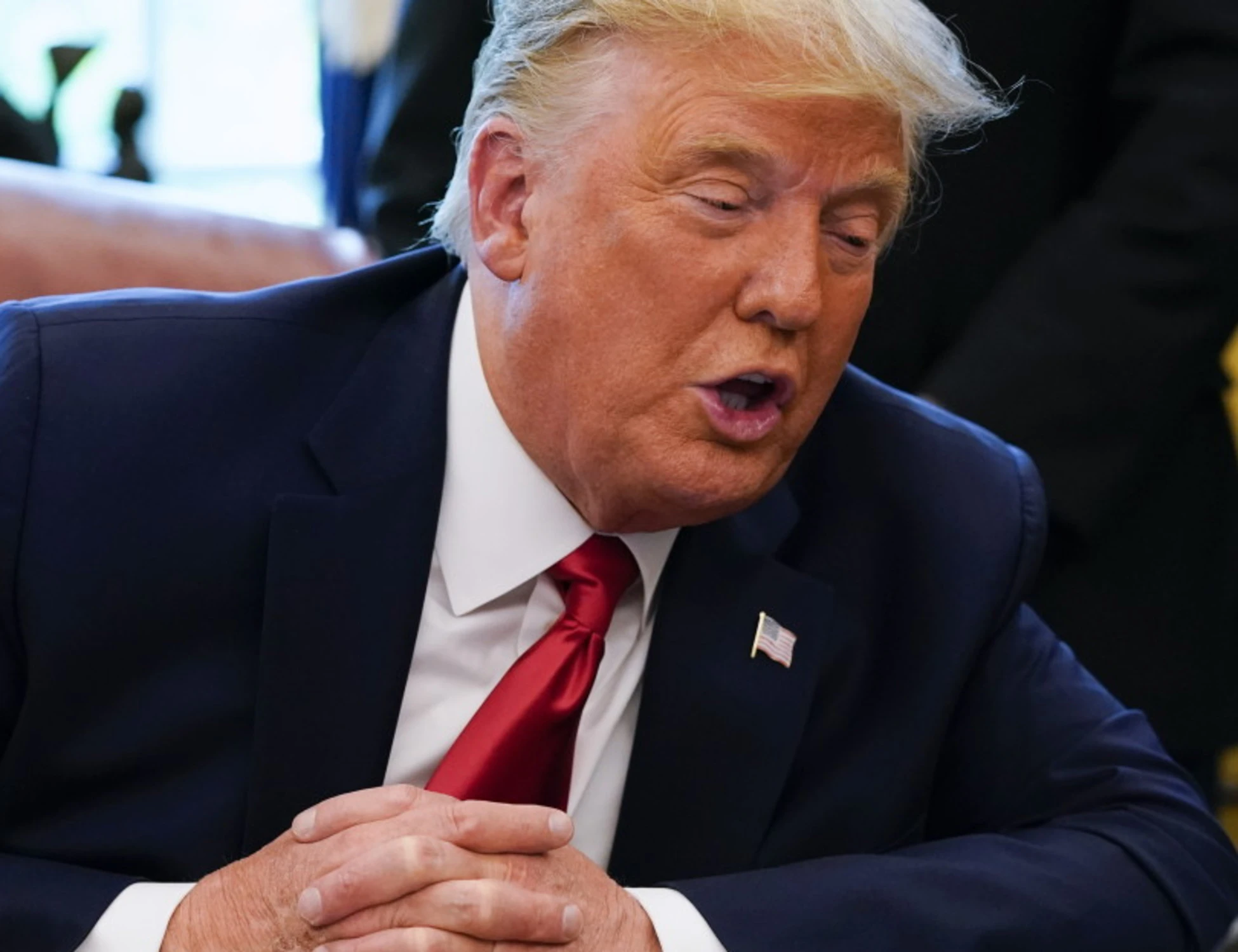 Trump-Meloni, "dispiaciuto" o "mi fa pena"? Giallo sulla traduzione. E perché manca l'audio originale