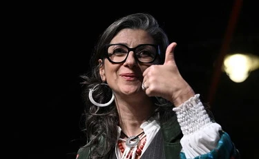 https://media.liberoquotidiano.it/afbHxtNPjDogOvaAKRZU08-Eew-tuw9l9j4oVXLF6pI/width:800/quality:90/aW1hZ2VzLzIwMjUvMTAvMTUvMDYyMjMzNjM0LWE3NWUzMjJmLTM3MzgtNDJlNC05YjljLWQ0NDAxZjVlOTVjMS5qcGc.webp