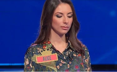 L'Eredità, Alice piomba in studio vestita così: si scatena il delirio