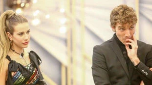 Clizia Incorvaia infuriata con Costantino Della Gherardesca: "Ho raggirato Paolo Ciavarro? Torna a leggere le carte da Chiambretti"