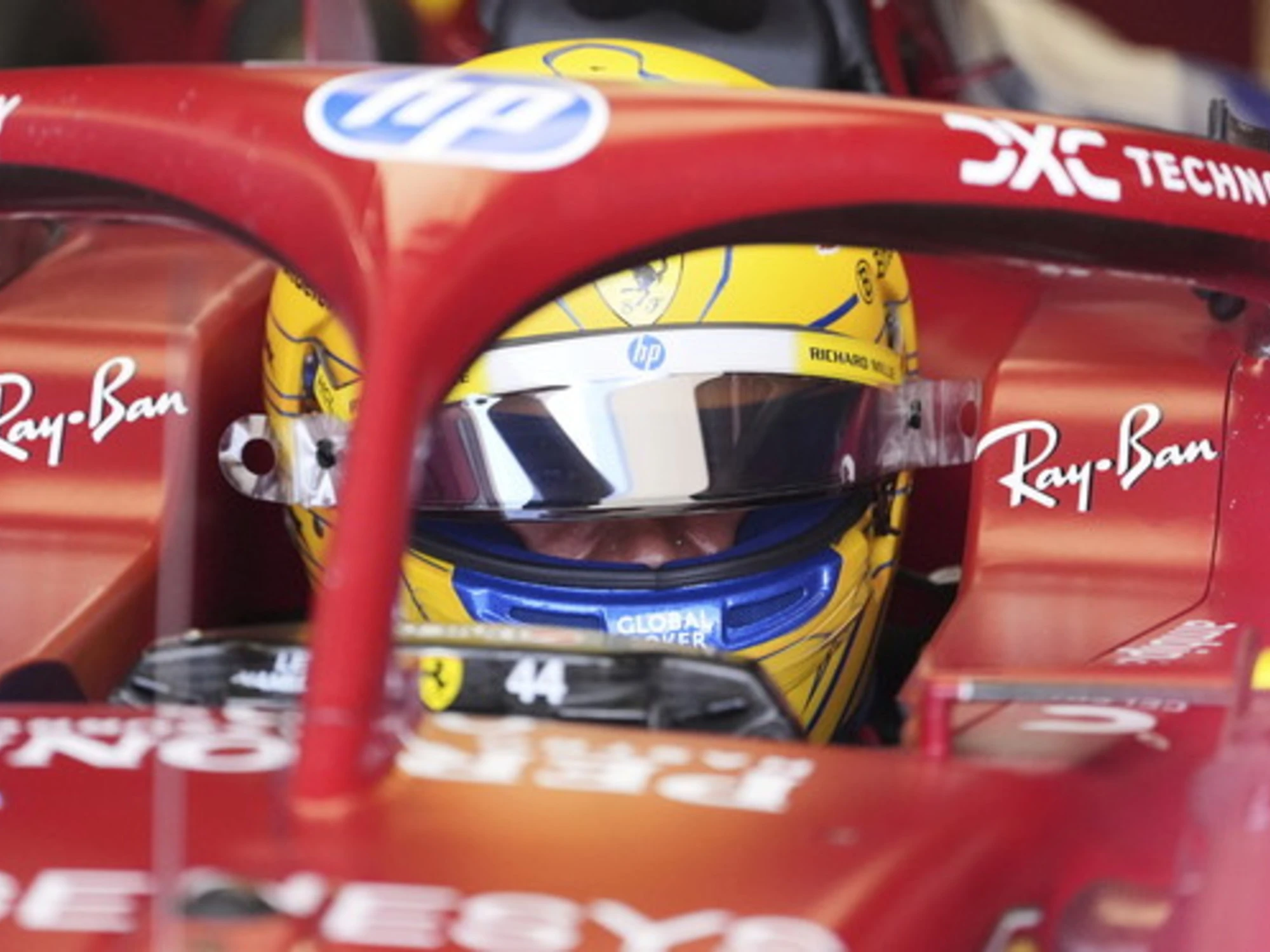 Hamilton furioso stronca la Ferrari: "Come è possibile?"