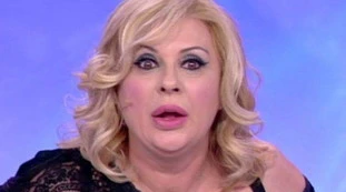 Uomini e Donne, il terrore di Tina Cipollari: "Fragile, piena di paure". Ciò che nessuno si sarebbe aspettato