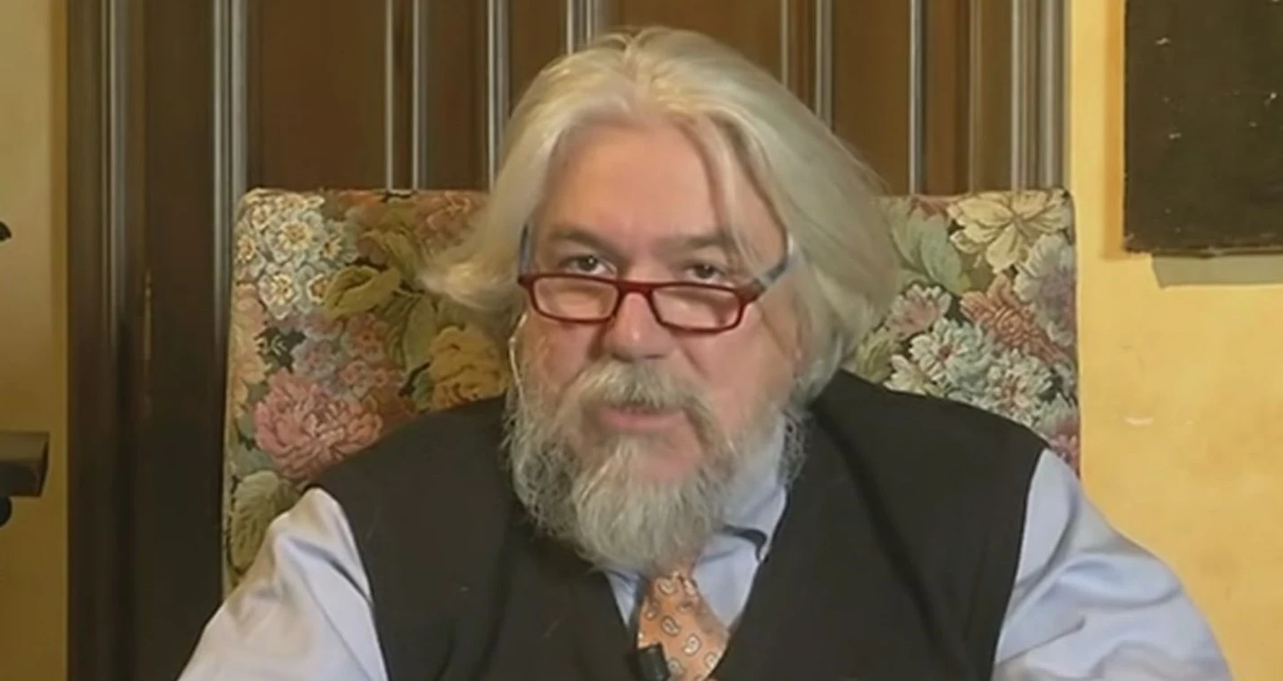 Alessandro Meluzzi smonta il reddito di cittadinanza: "In Italia sempre tasse, sussidio solo se non lavori"