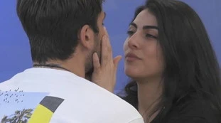 Grande Fratello Vip, Giulia Salemi "dittatrice" con Pretelli: "Che stai bene in mutande? Se non ti fidi cambia aria", lui muto