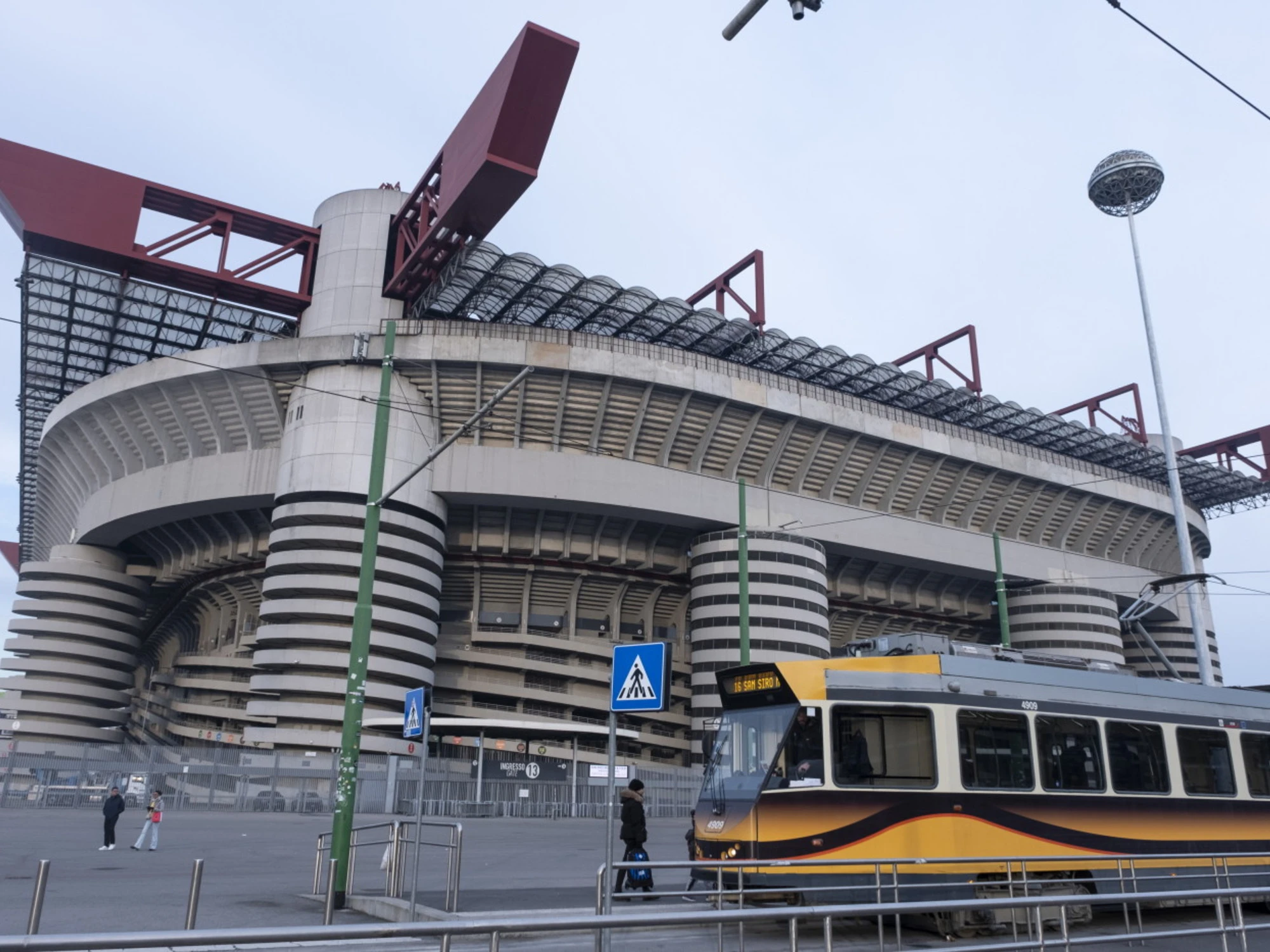 Milano, che autogol il commissario "anti-toghe" per rifare gli stadi