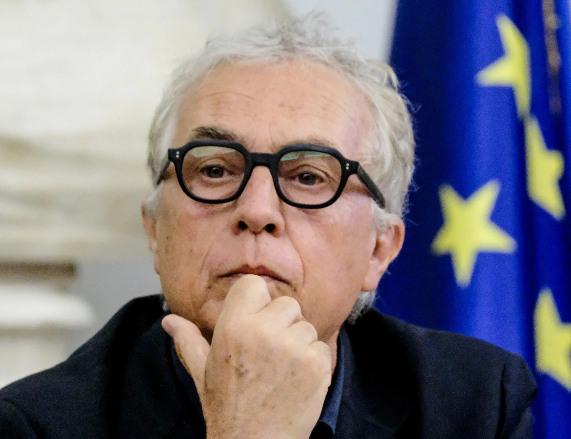 Stefano Boeri e le chat con Sala, solo in privato la sinistra dice la verità sui migranti