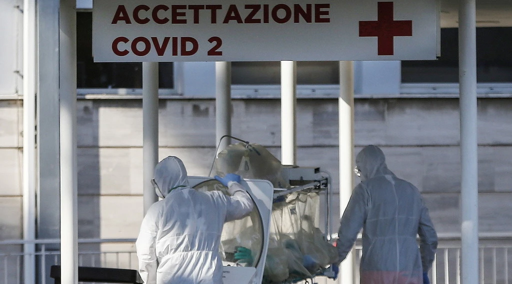 Coronavirus, bollettino 8 gennaio: 17mila contagi, 620 morti. Trend pericolosi, arriva un Dpcm da lockdown?