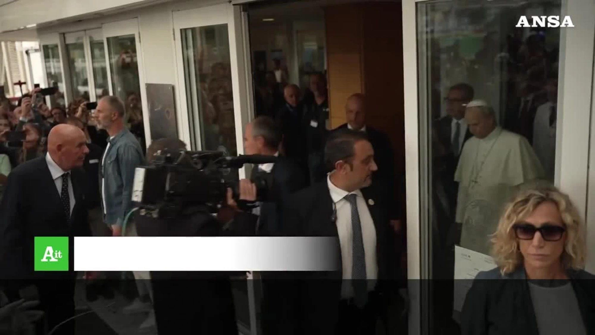 Roma, Papa Leone lascia il Policlinico Gemelli