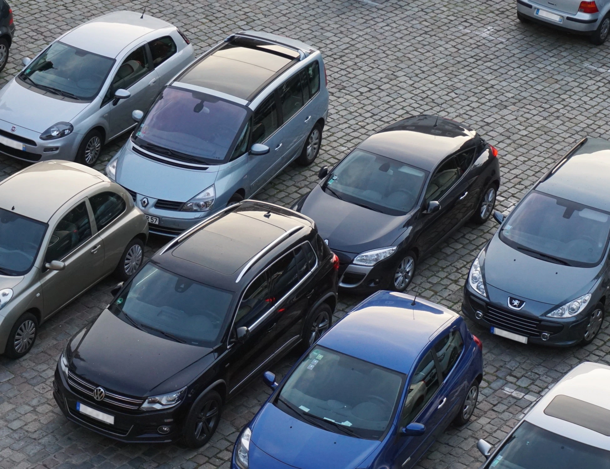 Auto a benzina e diesel, parte la revisione del diktat Ue: le novità