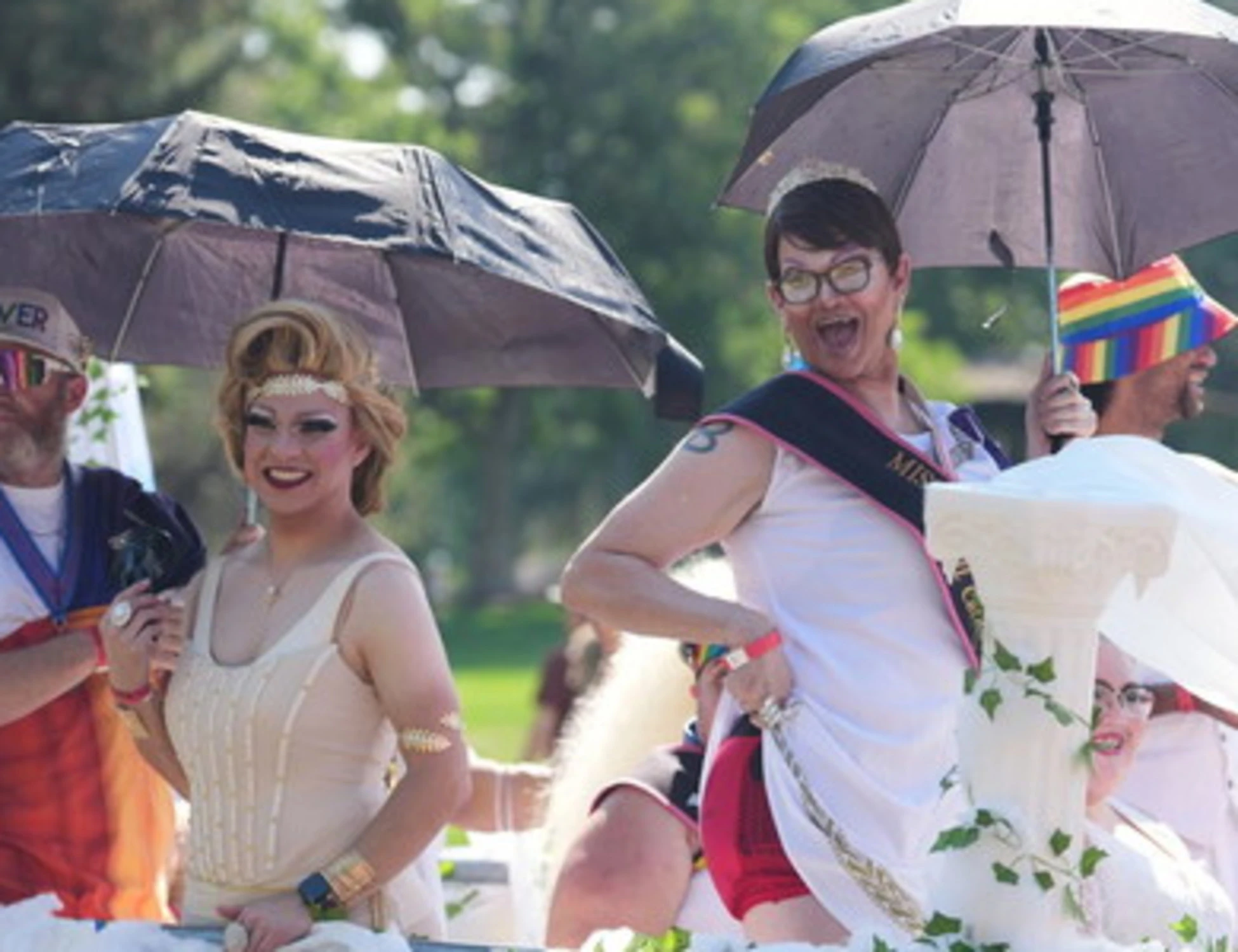 Legnano, sfregio alla Lega: occhio al simbolo del Gay Pride