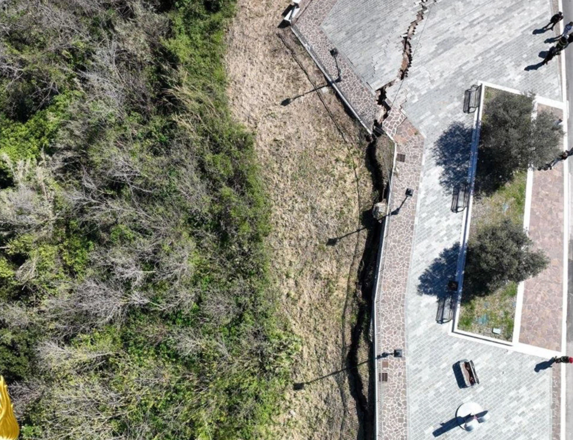 Molise, si risveglia una frana storica: viabilità in tilt, Italia spaccata in due