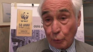 Fulco Pratesi, il delirio ambientalista che dà ragione a Cingolani: "Basta cimiteri, meglio far divorare i cadaveri dagli avvoltoi"