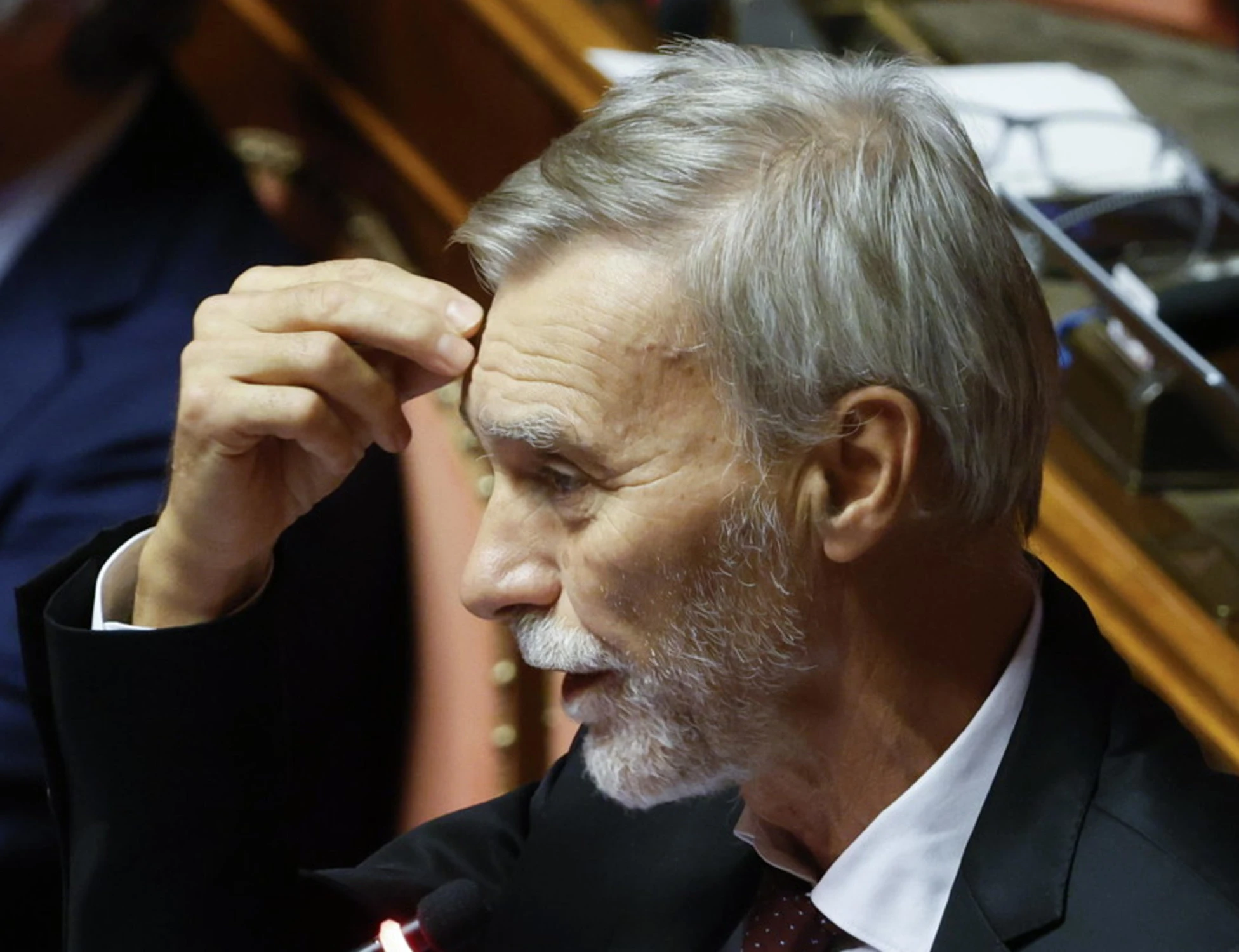 Graziano Delrio: "Io indietro non torno, nessuno chieda abiure", esplode il Pd