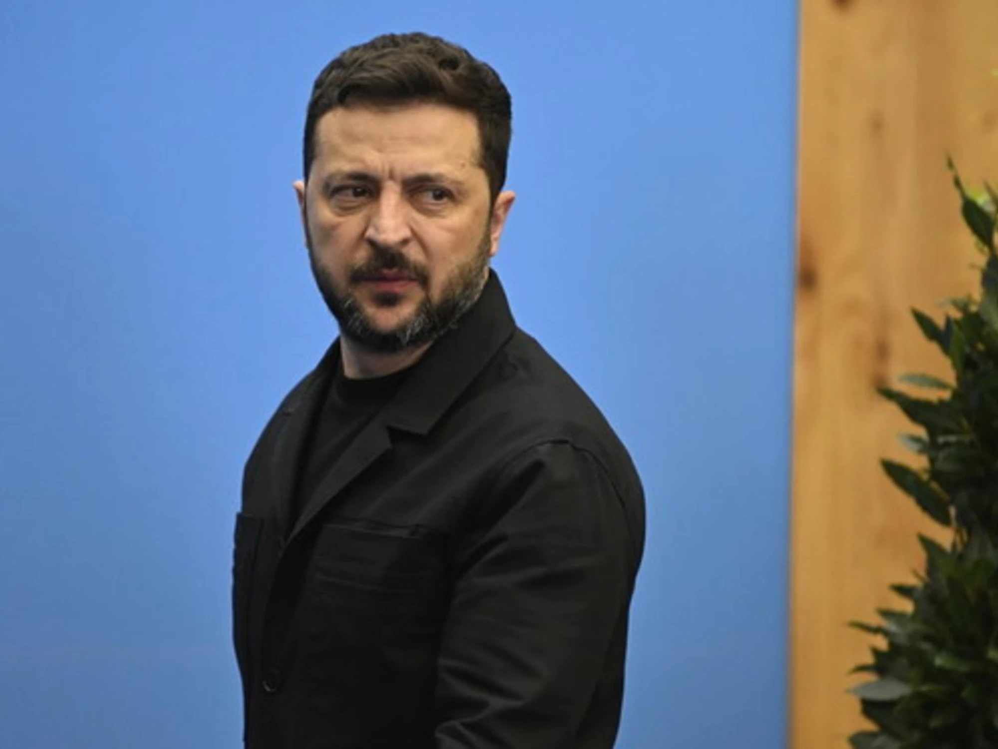 Donald Trump: "Meno armi a Kiev". Zelensky: "In qualche modo dobbiamo difenderci"
