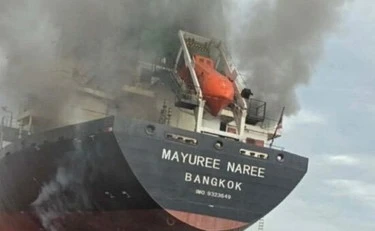 Iran, la guerra: "Resti umani su una nave nello Stretto di Hormuz"