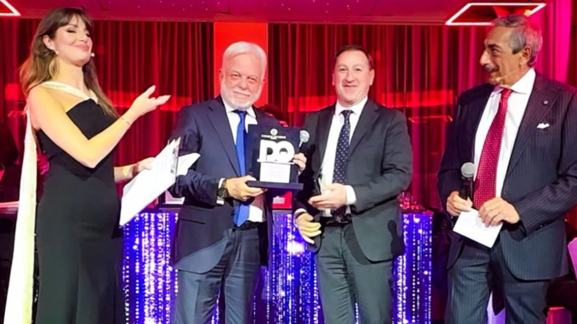 Festival di Sanremo: l’ad di Anas Claudio Andrea Gemme ritira il premio speciale 2026 al Gran Galà della stampa