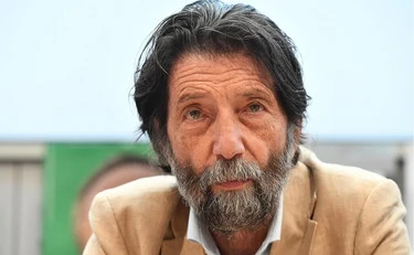 https://media.liberoquotidiano.it/aojOPYdxvSVczZMbxK5PsWS4EVGLWxd_UB3rhqrwdyw/width:800/quality:90/aW1hZ2VzLzIwMjYvMDUvMjYvMDY0NDI1MzM5LWQ4NTM1ZDFmLWRhZGYtNDJlNi1hMjcxLWZkMTk2NTdkYmQ1MS5qcGc.webp