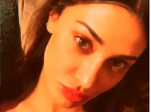 Belen Rodriguez choc: "Mi andrebbe bene farti vedere le tet**, ma...". Lo sconcerto in pubblico