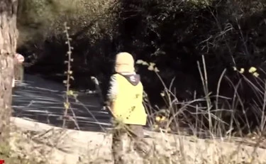 Abruzzo, la famiglia che vive nei boschi? Figli allontanati, furia Salvini