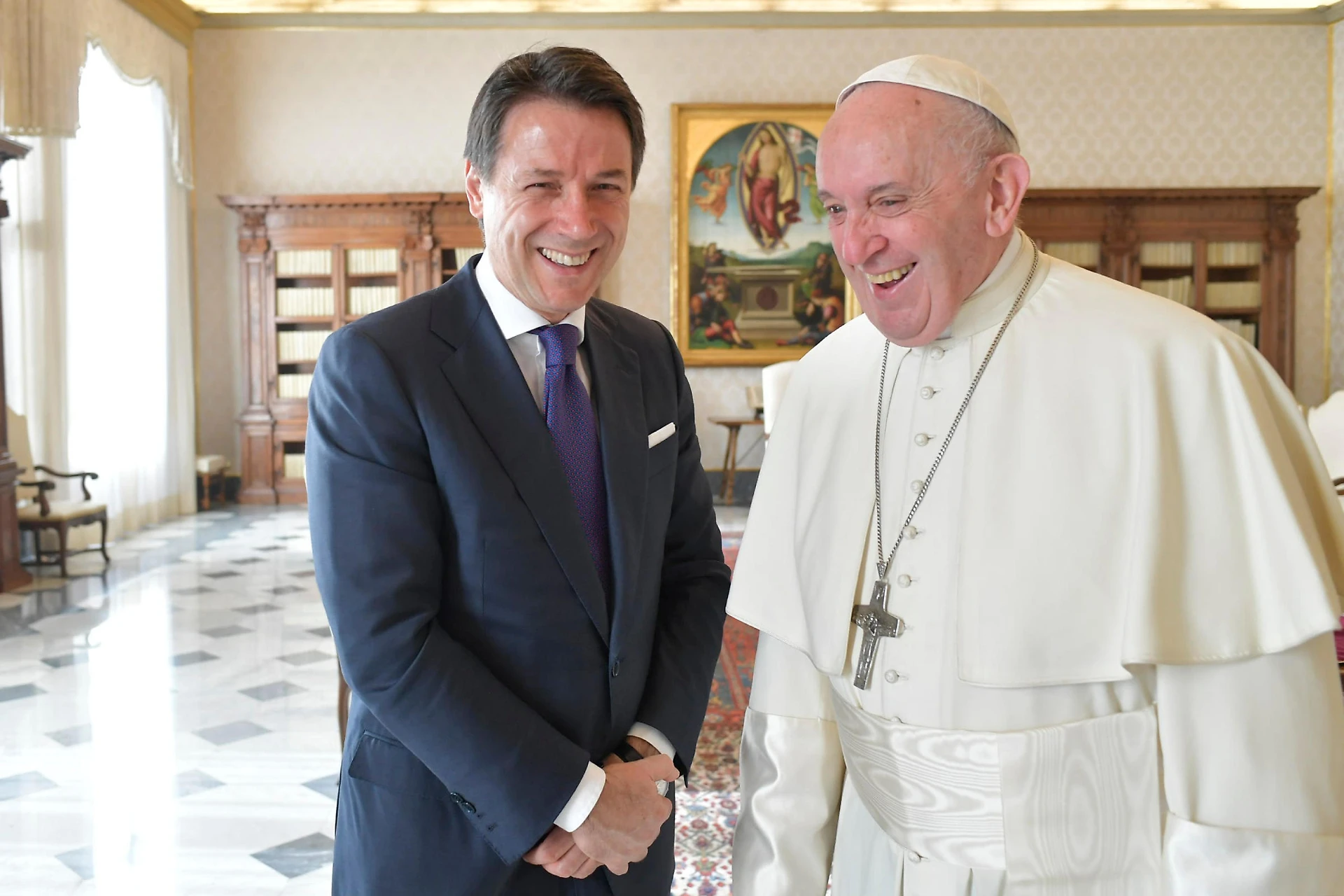 Giuseppe Conte e Papa Francesco, "violato ogni protocollo". Il tragico passo falso del premier in Vaticano