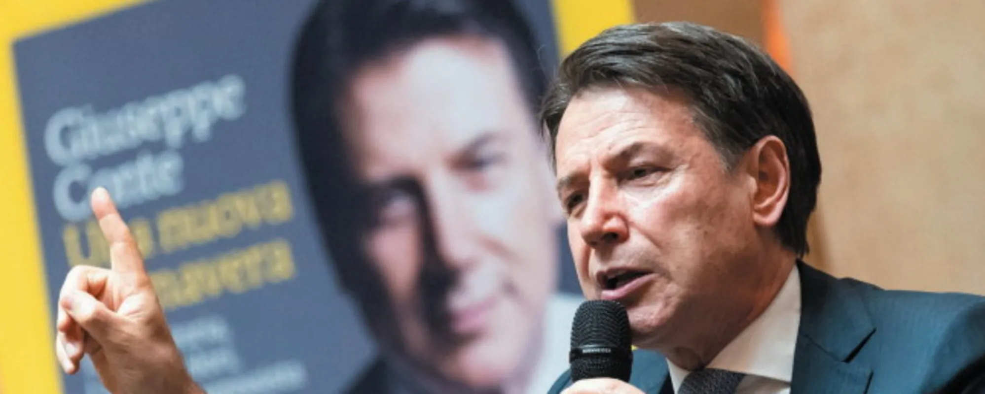 Conte da ridere, scrive di aver messo in riga Merkel e Draghi