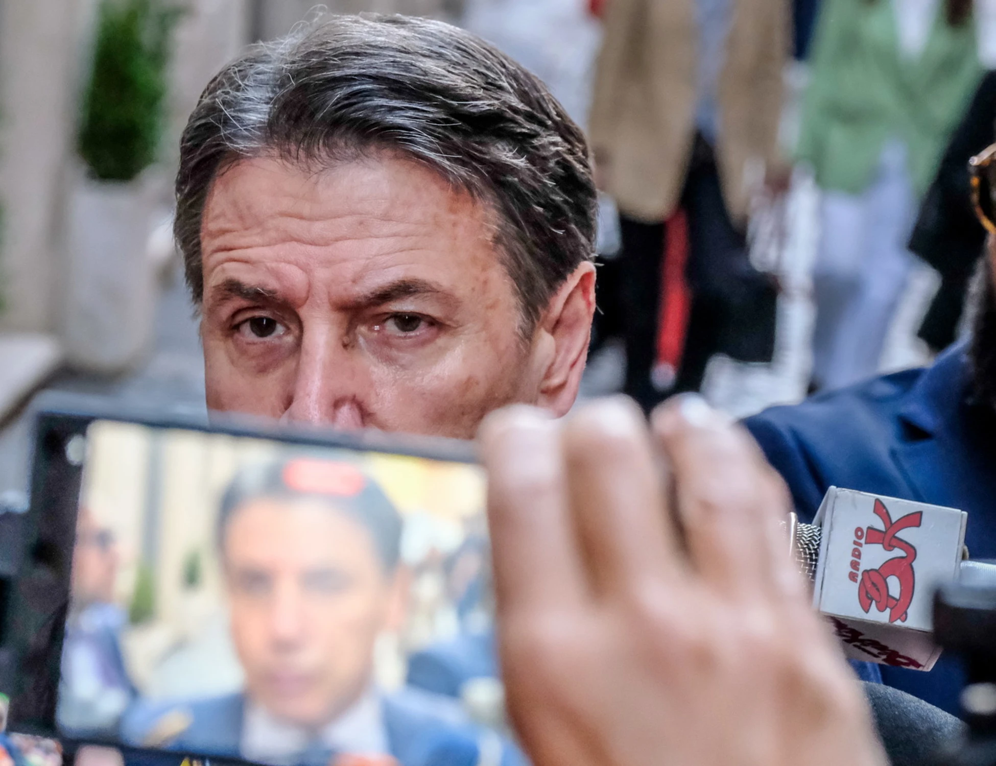 Giuseppe Conte, la sparata: "Giorgia Meloni estremista, agita le piazze"