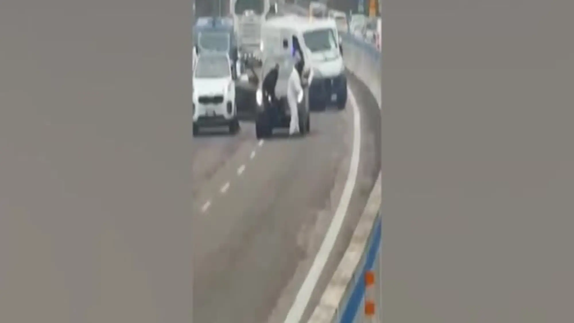 Assaltato al portavalori sulla Lecce-Brindisi: malviventi armati ed esplosione del furgone