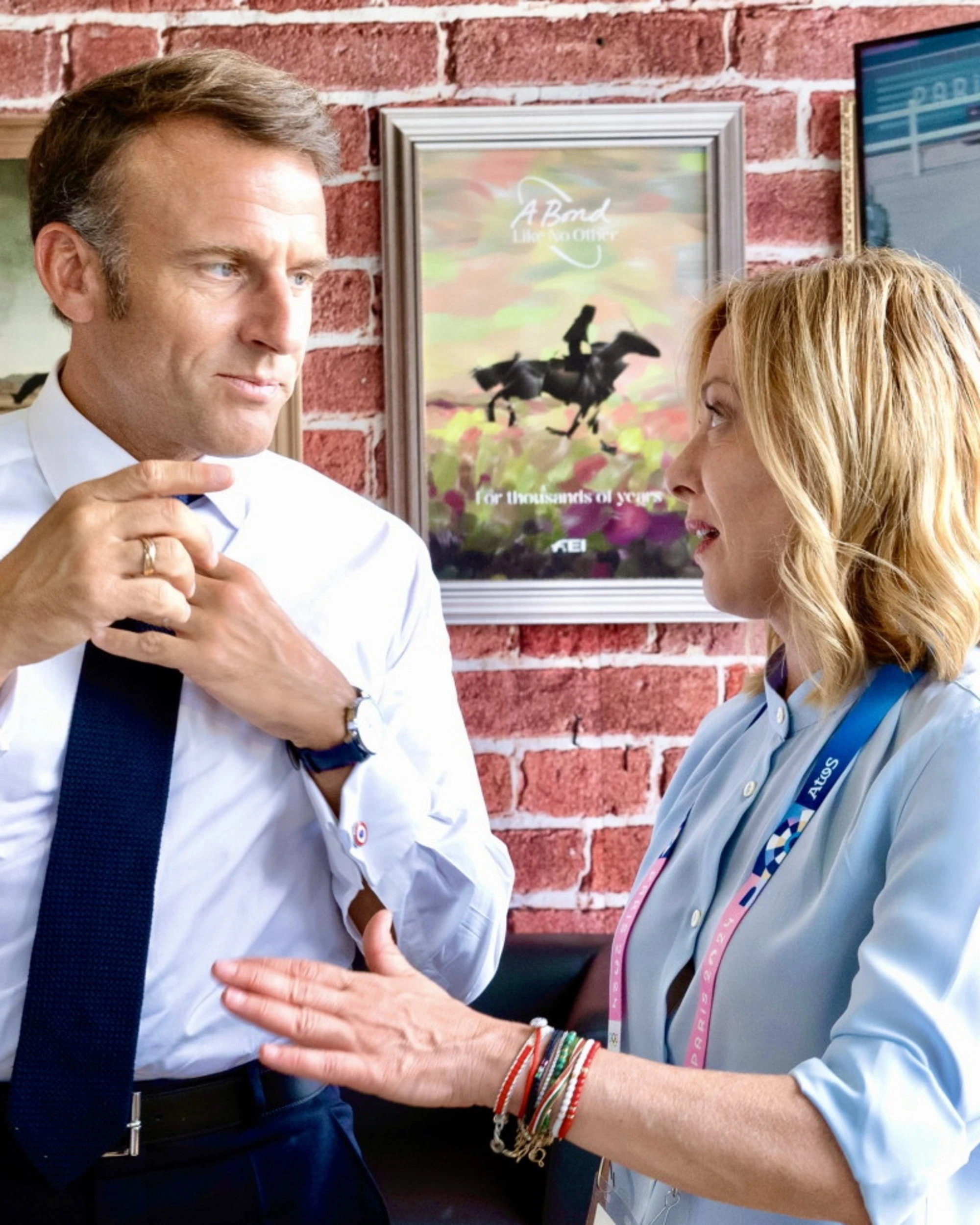 Giorgia Meloni nel mirino di Macron. E il Pd si schiera con la Francia