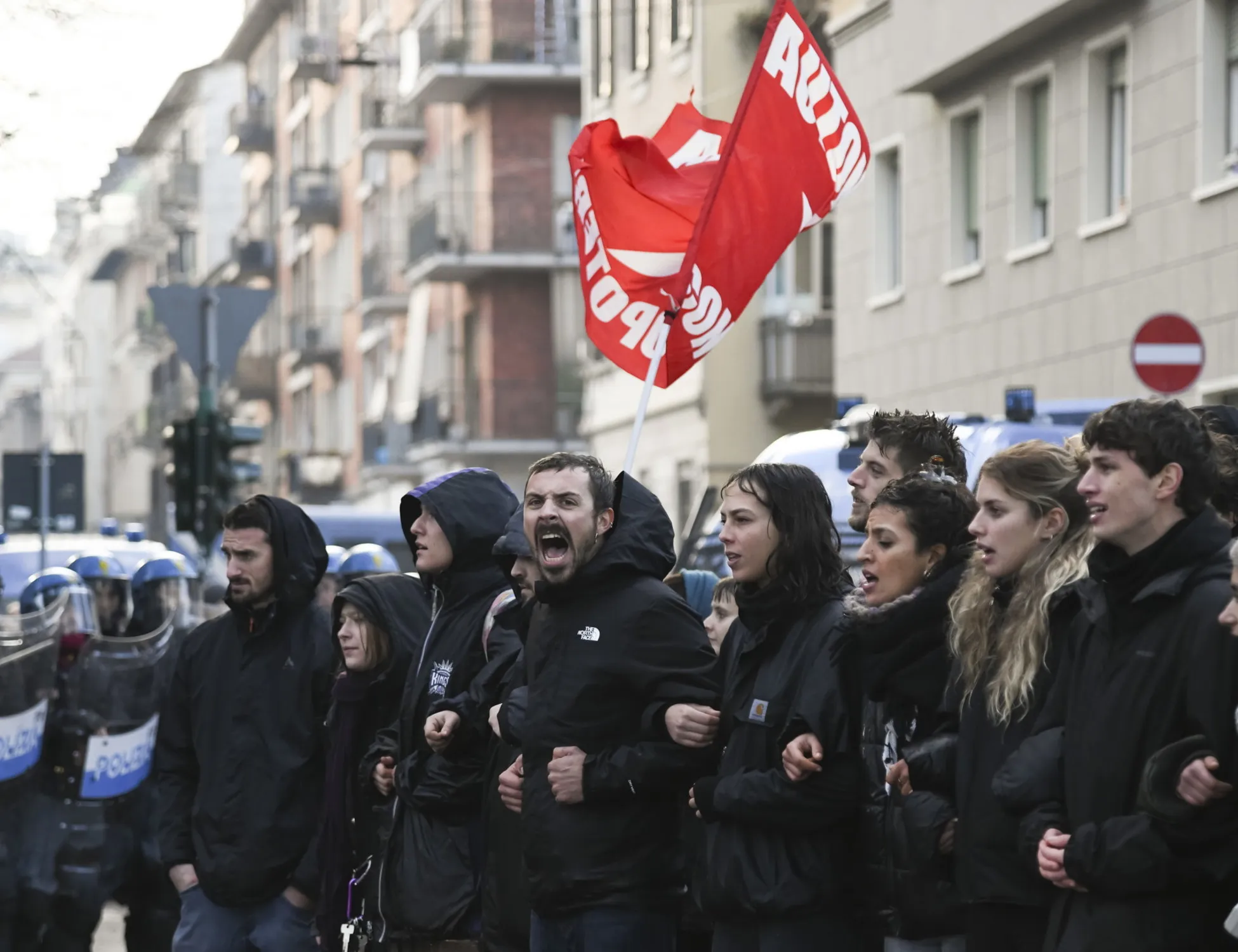 Leggi l'articolo: Chi c'è in piazza con "Aska": il vero volto della sinistra