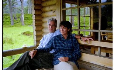 Epstein e il video delle torture: "Mi è piaciuto". Chi lo ha inviato, crolla tutto