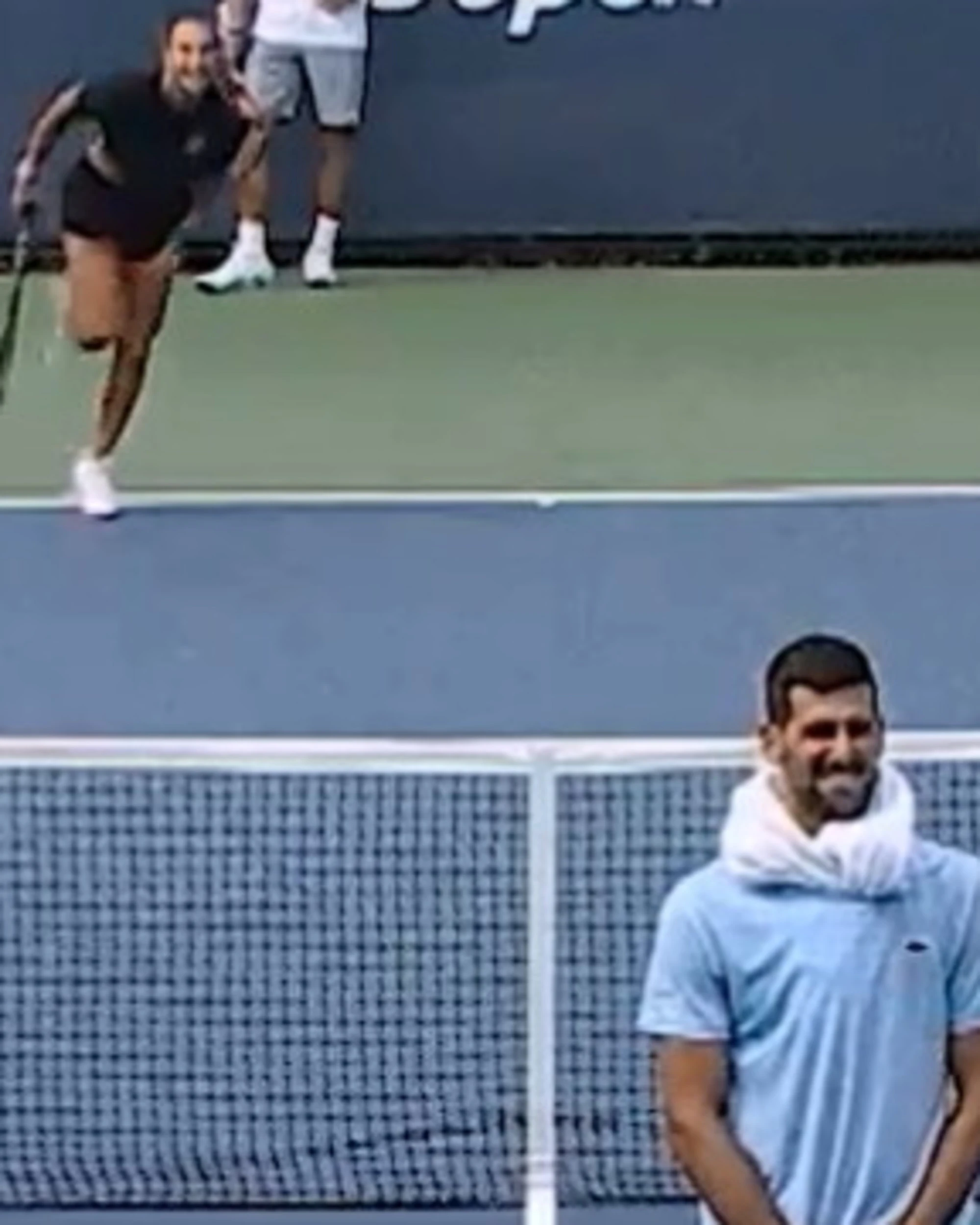 Djokovic, "gioco della fiducia" con Sabalenka: tensione in campo