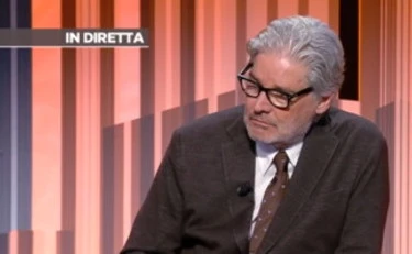 Paolo Del Debbio spazza via Macron: "Fatico a capire"