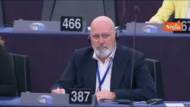https://media.liberoquotidiano.it/ayBnXHSkLZkxzHwQ-_sLtEFZ68opEcB52mtzNSrQ_a4/width:800/quality:90/aW1hZ2VzLzIwMjUvMDkvMTIvMTEzMzEzMTU2LTNkNzA3YjE3LWExNjQtNGNiMy1hMTg0LTVmZDU2ZjE2ODc2ZS5qcGc.webp