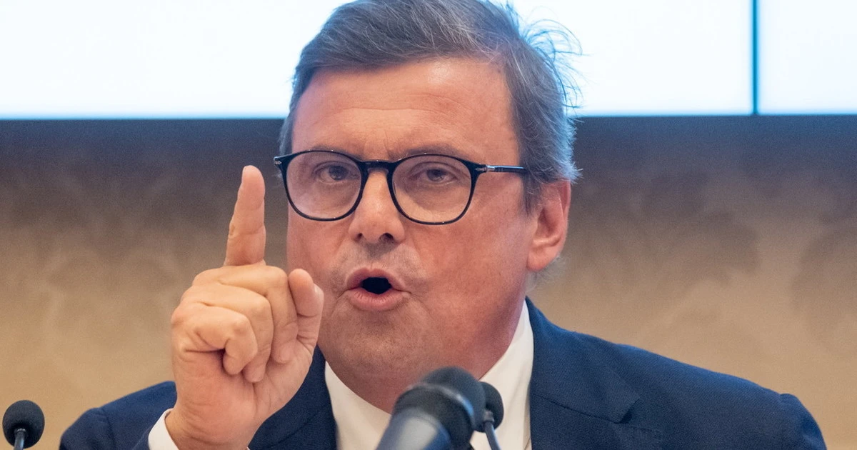 Calenda insulta Meloni per il discorso: "Fuffa, noia mortale, chi mi ricorda"