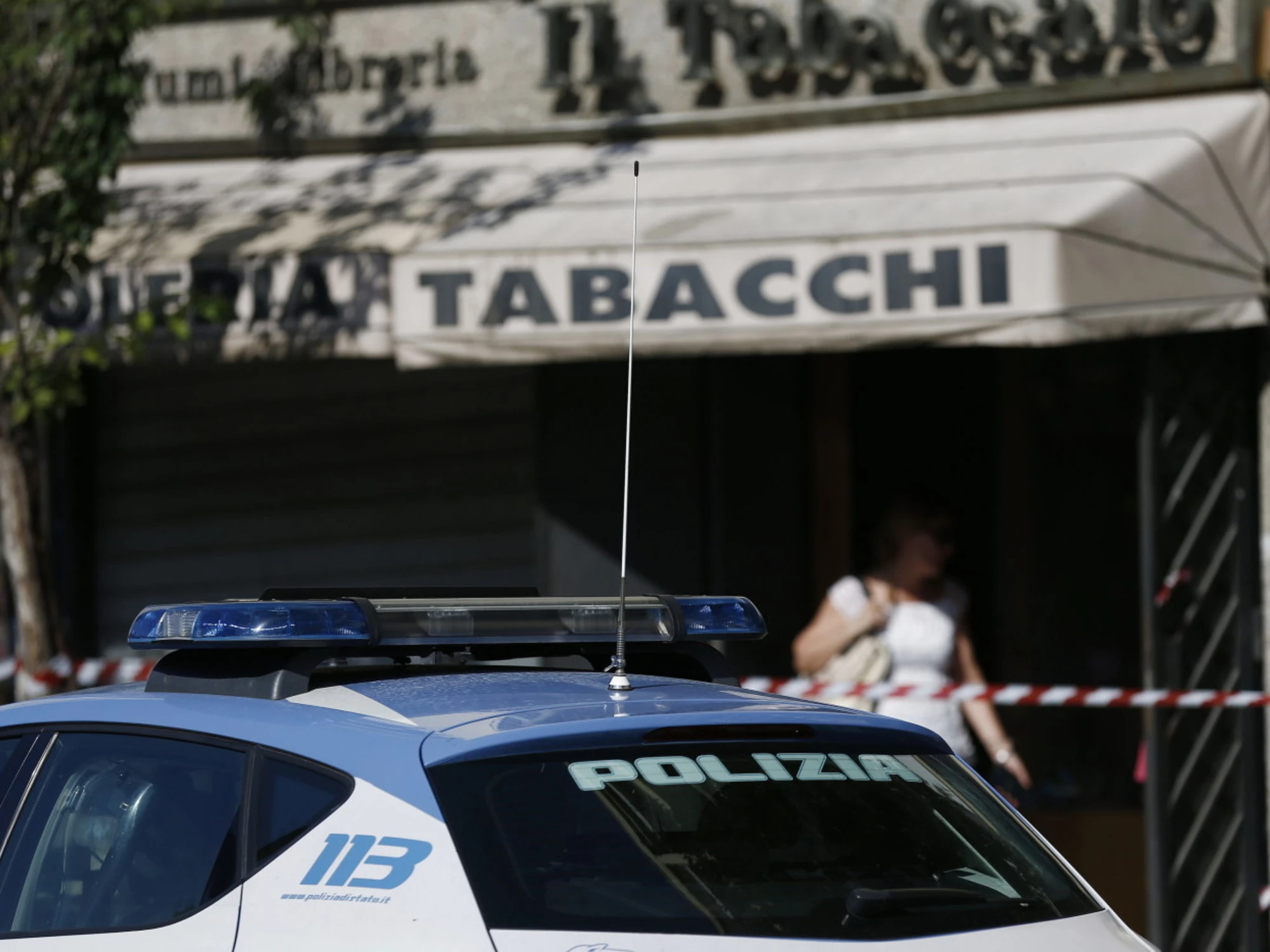 Bimba di 7 anni investita dall'auto della polizia