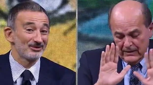 DiMartedì, Pietro Senaldi contro Pier Luigi Bersani: "Tutti bravissimi in questo governo", "Nessuno è Einstein"