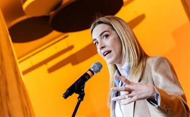 Silvia Salis l'anti-Meloni? "Mi lusinga". Poi il passo indietro