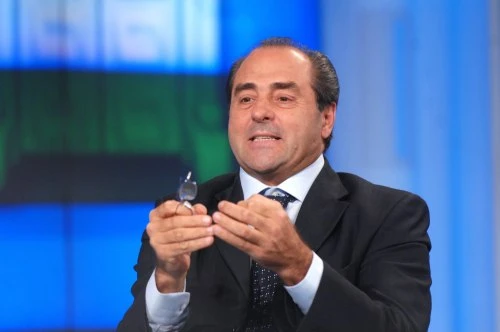 Il leader dell'Idv è confuso: sta con Grillo o contro Beppe?