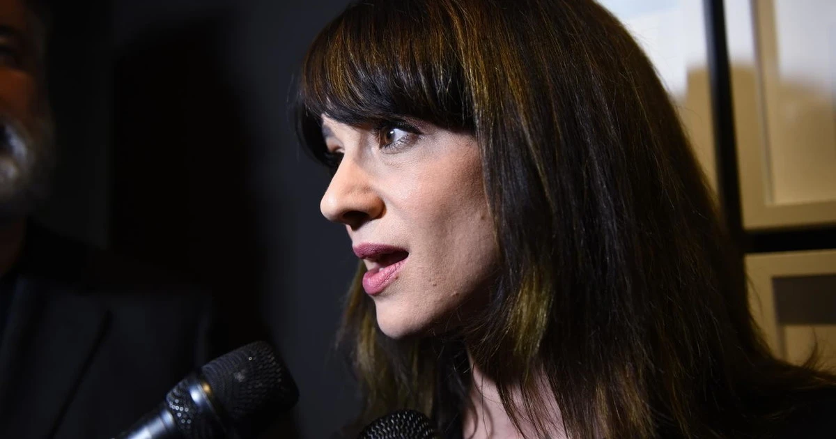 Asia Argento, la gaffe sull’ex fidanzato di Vera Gemma: “Teo Teocoli o Mammucari?”