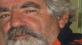 Giovanni Fadda, scende dell'auto per cercare il cane e muore schiacciato: una fine terrificante