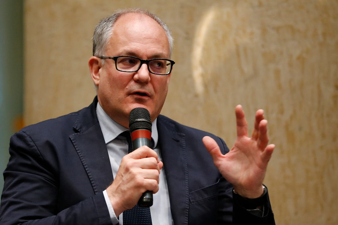 Roberto Gualtieri, chi è il quasi ministro dell'Economia che Ue e Bruxelles "amano"