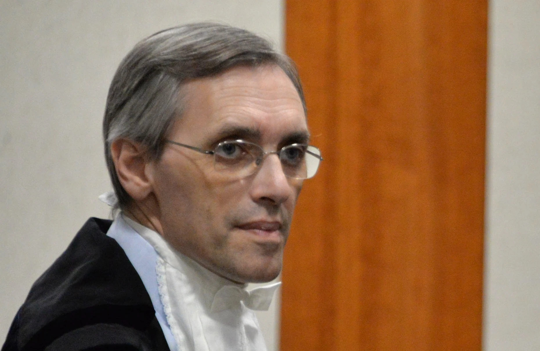 Niccolò Ghedini: "Silvio Berlusconi candidato con riserva? Tecnicamente è possibile"