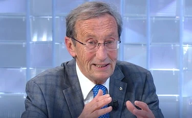 L'aria che tira, Gianfranco Fini spazza via le balle di sinistra: "Meloni ha problemi con la base?"