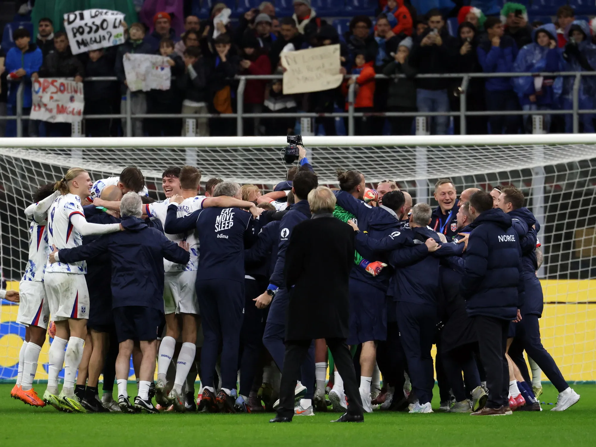 Leggi l'articolo: "Violentata a San Siro": la denuncia, chi è sotto accusa