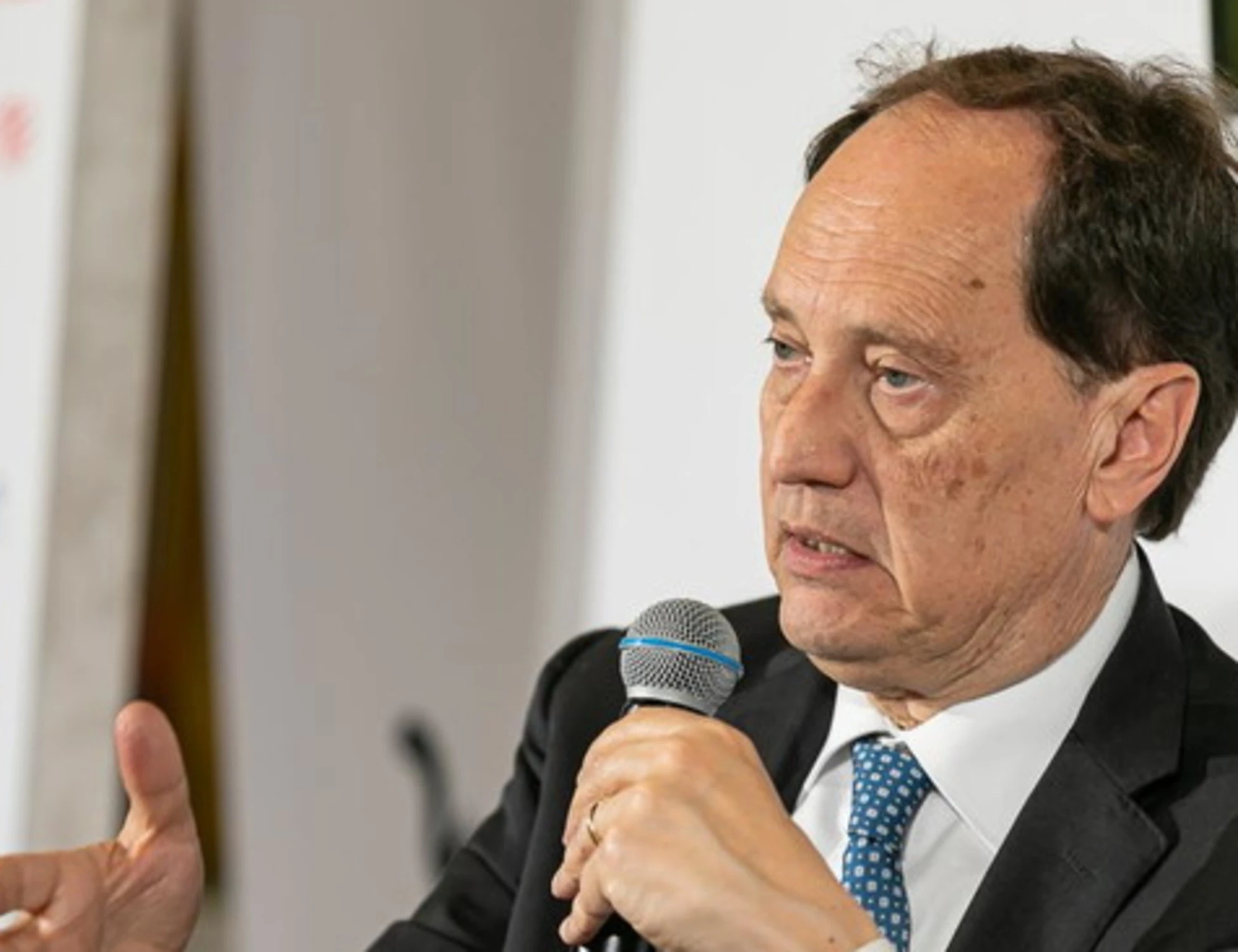 Ciriani, orgoglio Msi: "Guardate in casa vostra", Anpi e antifascisti zittiti