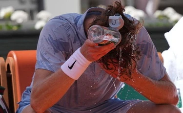 Sinner, si è spenta la luce: il piano per non mandare all'aria anche Wimbledon