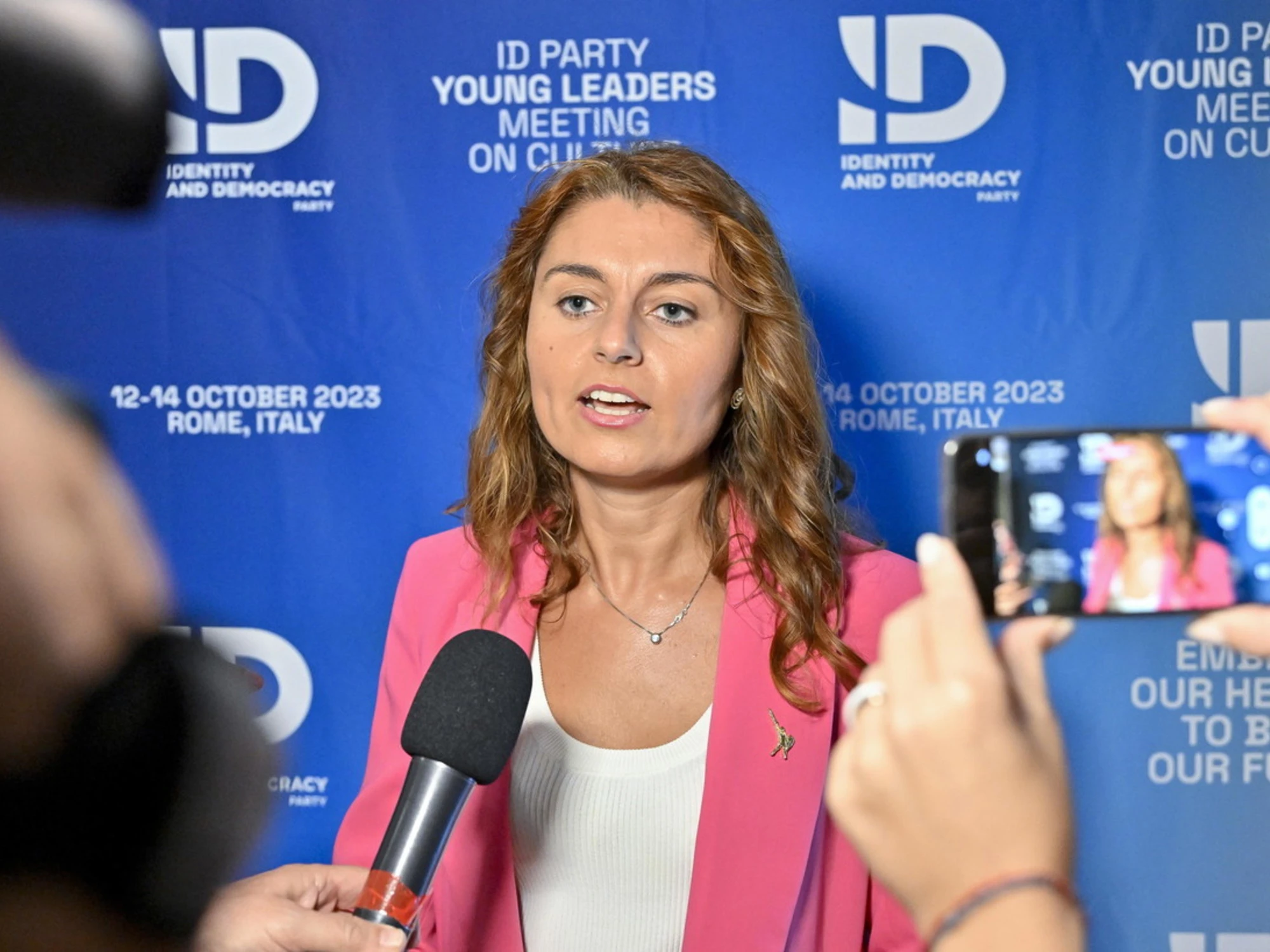 Ceccardi contro Ursula: &quot;Lei con Putin&quot;, scontro totale